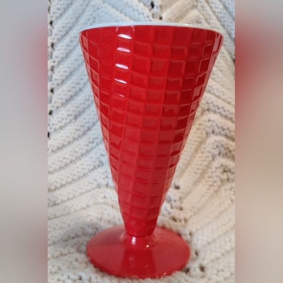 M&M World Waffle Cone Dish Red Melamine Snack Ice cream  2017 - Picture 3 of 5